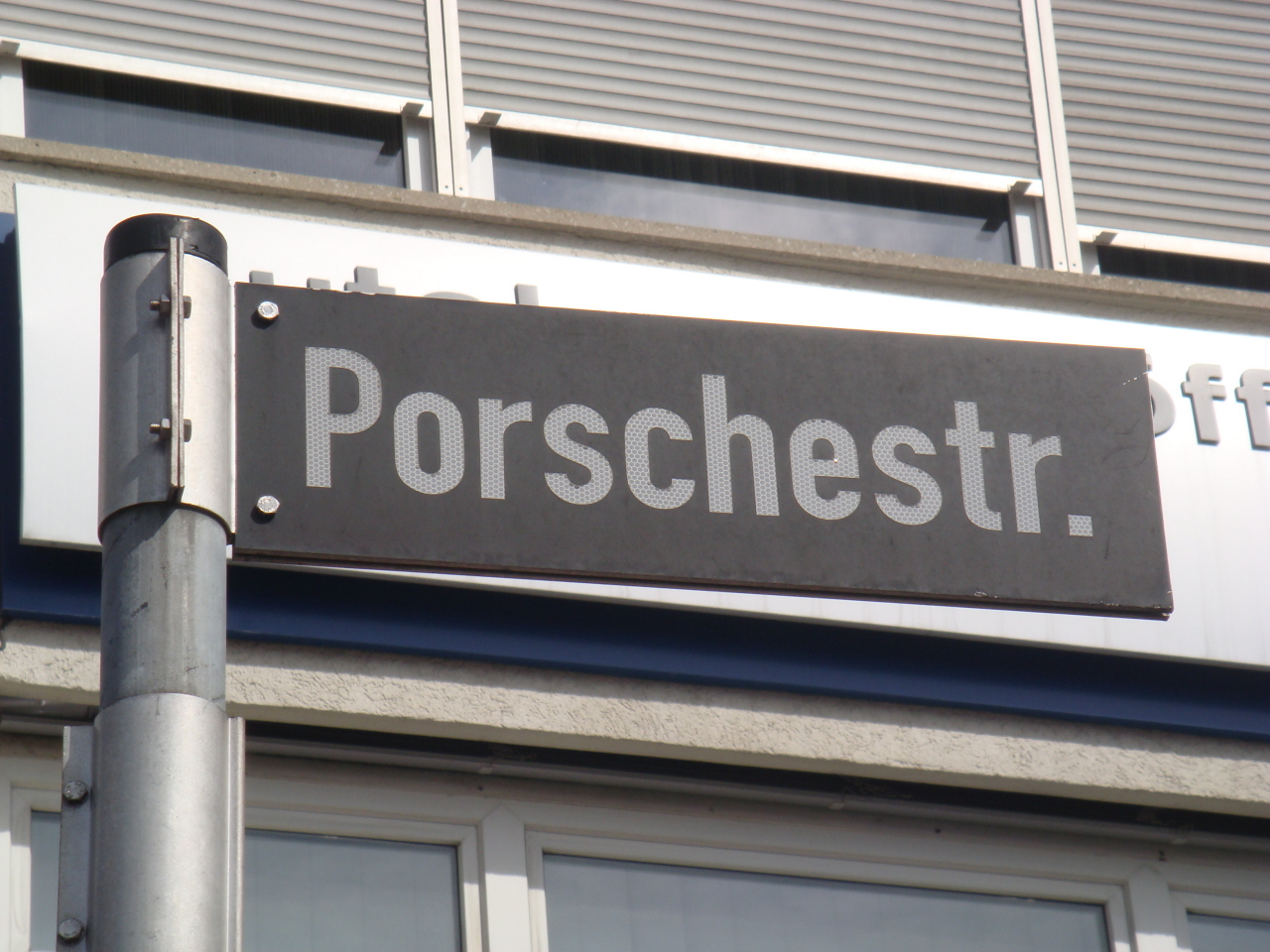 Visita Rapida a Porsche / Fast Visit to Porsche-porschestreet.JPG